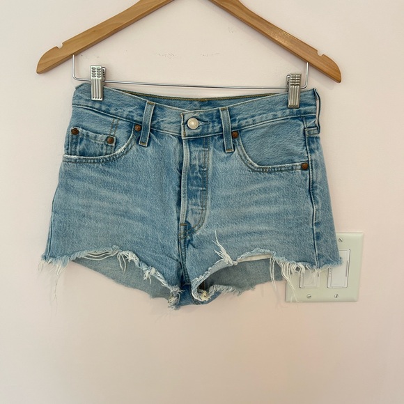 Levi 501 shorts - Picture 2 of 15